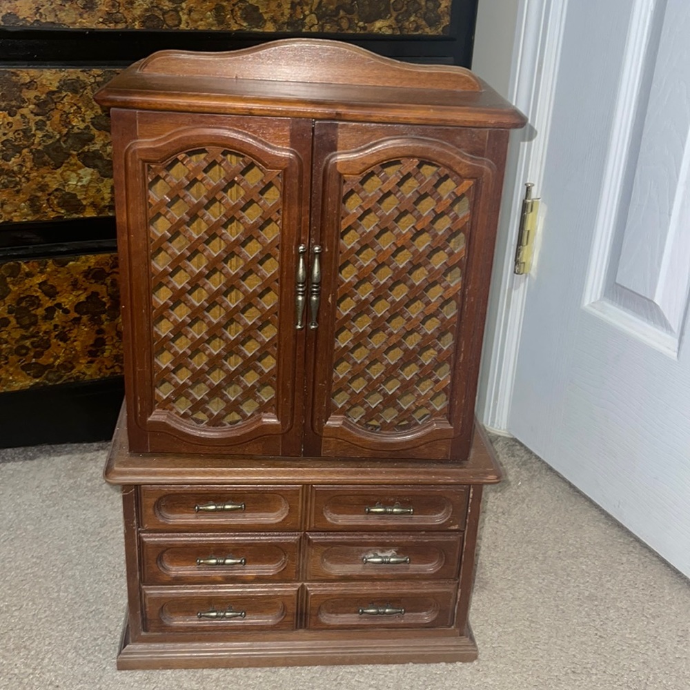 Beautiful antique jewelry box